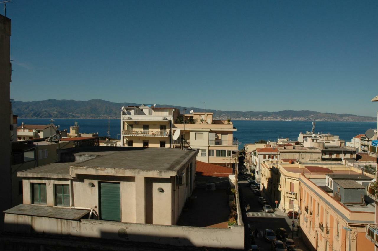 B&B Fuori Squadro - In Centro Con Terrazza Relax Vista Mare Reggio di Calabria Zewnętrze zdjęcie